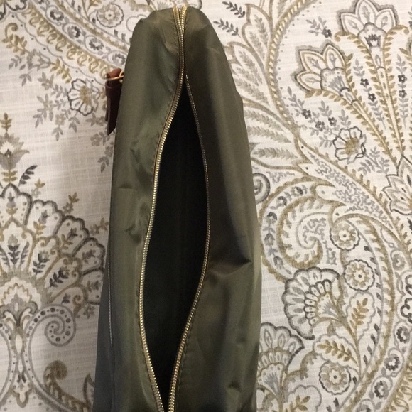 MACYS TOILETRY BAG - Picture 3 of 6